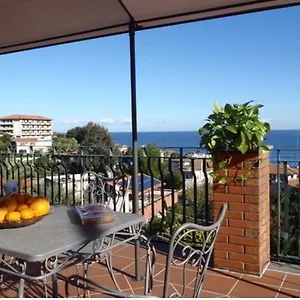 https://la-magnolia-acitrezza.sicilyhotelsitaly.net